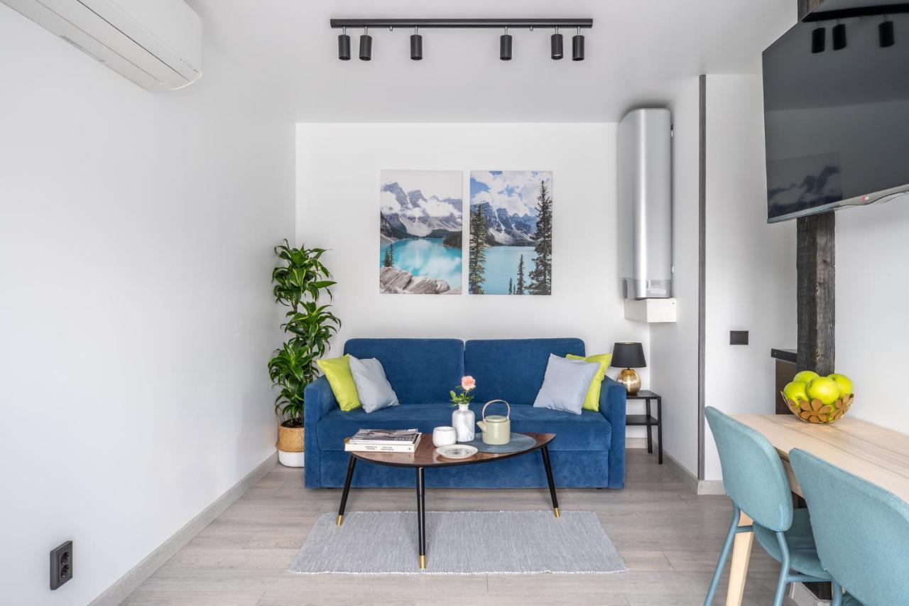 Villa Family Garden House With Free Private Parking & Playground Riga Esterno foto
