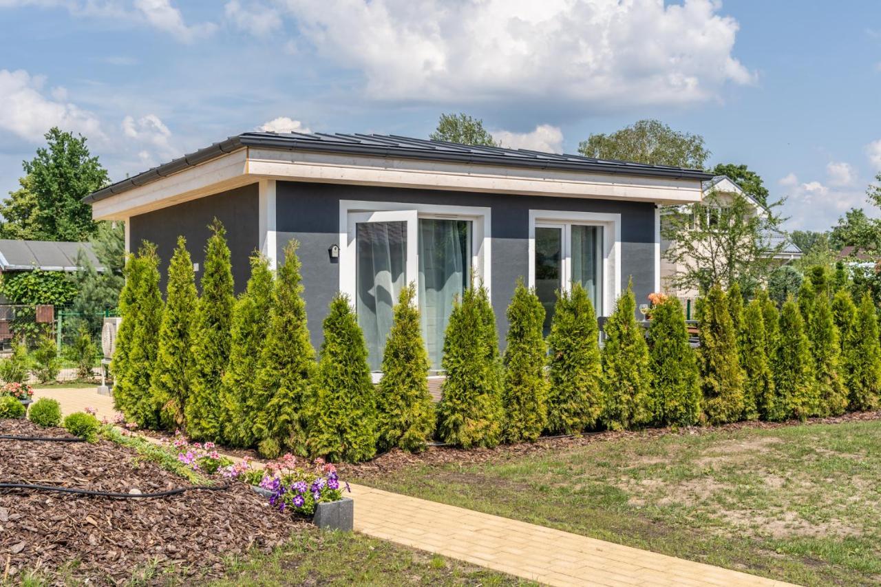 Villa Family Garden House With Free Private Parking & Playground Riga Esterno foto