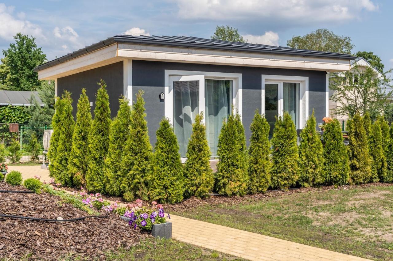 Villa Family Garden House With Free Private Parking & Playground Riga Esterno foto