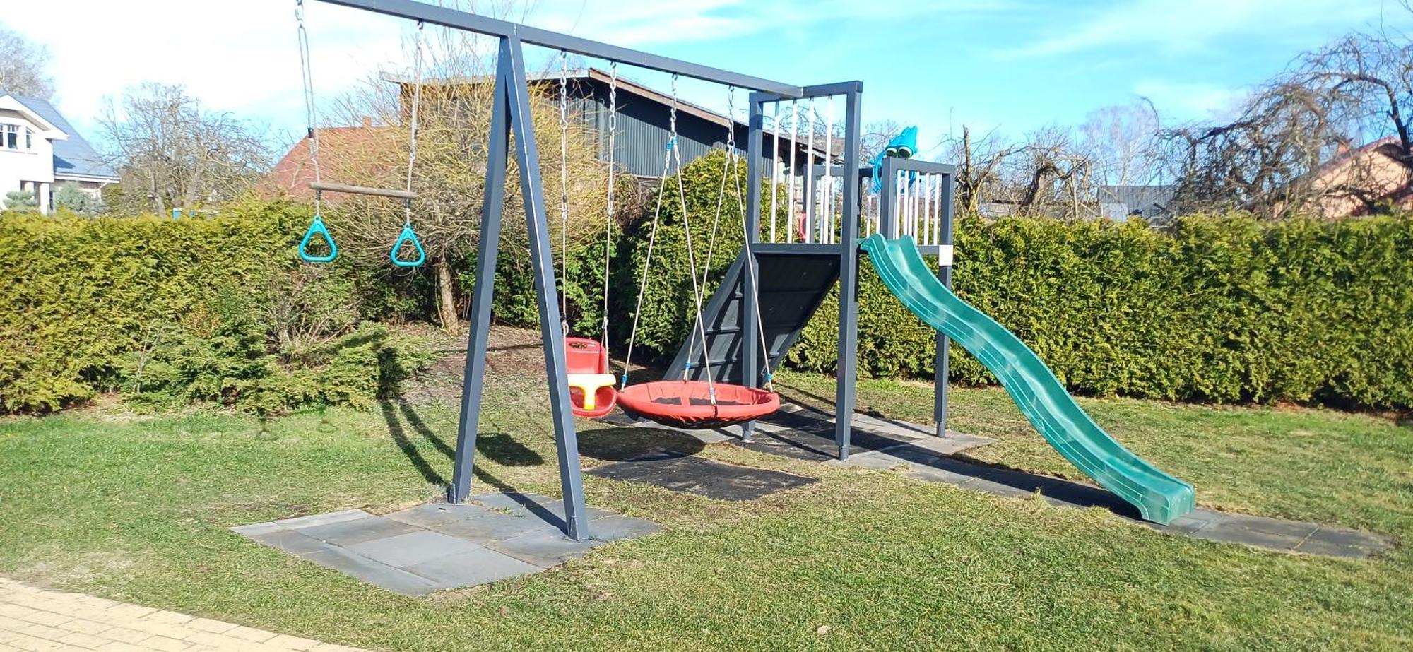 Villa Family Garden House With Free Private Parking & Playground Riga Esterno foto
